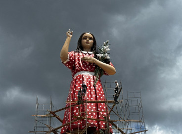 Estátua da Menina Benigna em Santana do Cariri  