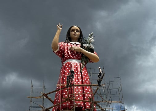 ￼ESTÁTUA da Menina Benigna em Santana do Cariri 