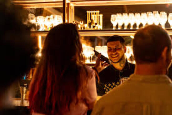 O formato passou a ter espaço em locais como o Alba Castrobar, no bairro de Botafogo, e o Áriz, no Leblon.
