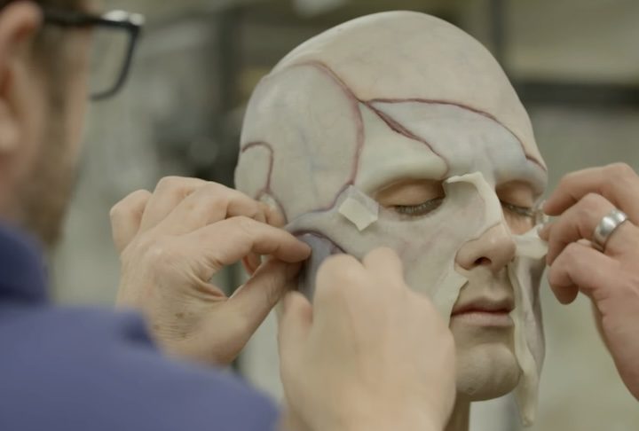 Nas redes sociais, o vídeo mostrando essa metamorfose impressionou fãs, que brincaram sobre a mudança drástica na aparência do ator. 