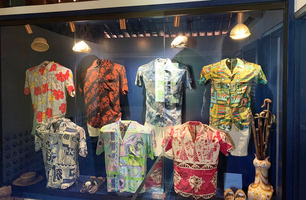 Visitar um museu-casa é mergulhar na profundidade de grandes escritores brasileiros. Entre móveis, manuscritos e objetos pessoais, cada espaço revela histórias que inspiraram verdadeiras riquezas e aproximam o visitante da alma por trás da obra. Confira 20 desses lugares repletos de memória e literatura!

