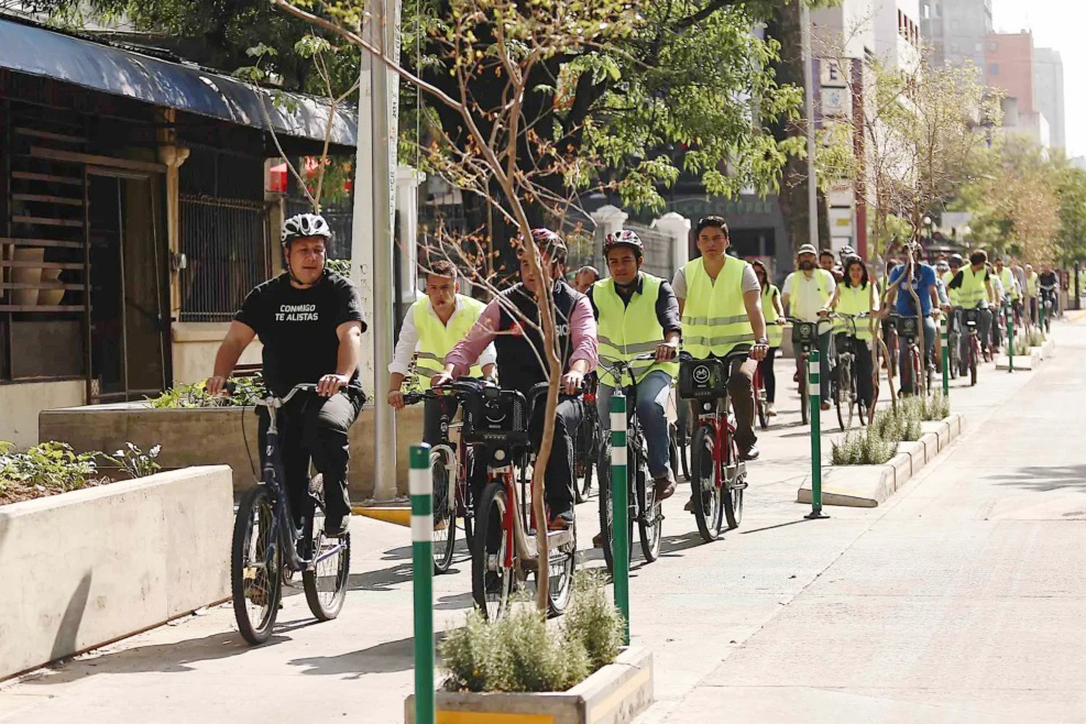 Guadalajara, aliás, investe crescentemente em ciclovias e áreas verdes, criando espaços perfeitos para atividades ao ar livre e promovendo um estilo de vida saudável e ativo.