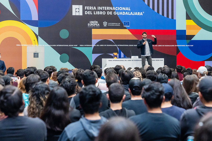 Alguns eventos, como o Festival Internacional de Cine e a Feira Internacional do Livro, por exemplo, reforçam o papel de Guadalajara como um dos principais destinos culturais do México. A arquitetuta neoclássica aliada à beleza das suas igrejas encantam visitantes apaixonados por história e arte.