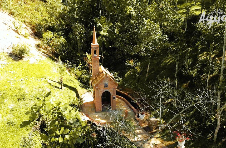 “A nossa região é conhecida por figueiras, não por oliveiras. Por isso, quando descobri água e pedras tão bonitas, percebi que seria o lugar perfeito“, afirmou Beto.