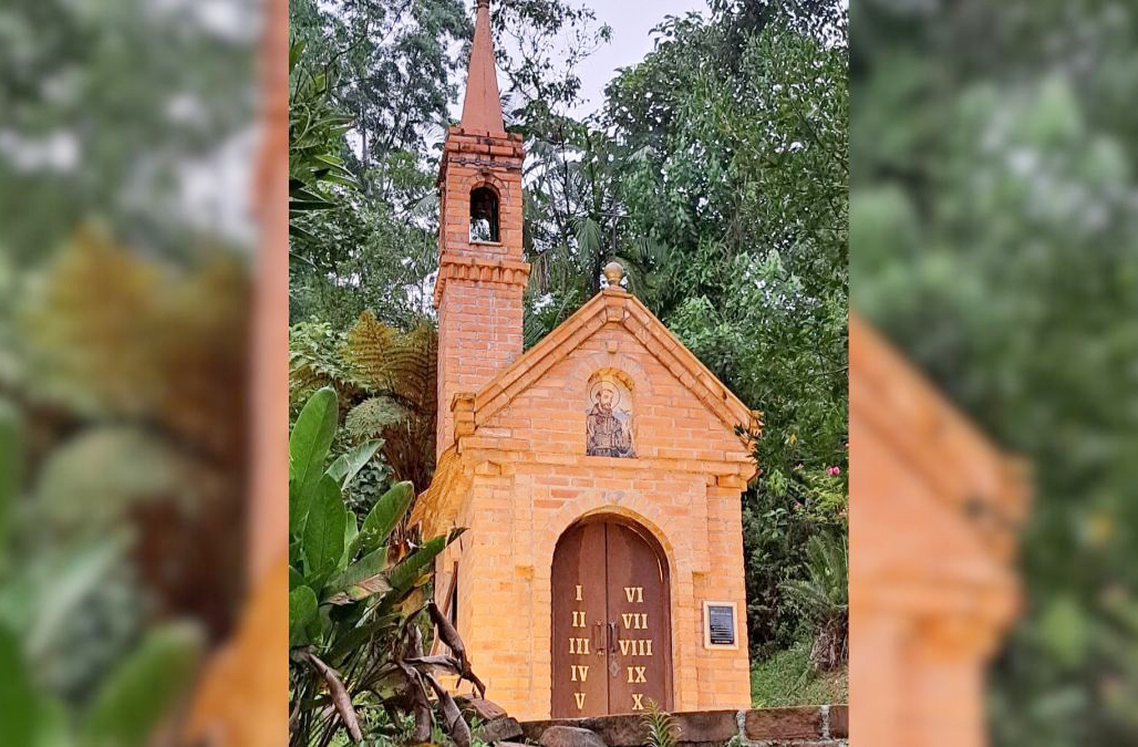 Mais do que uma atração turística, a capela é um espaço de recolhimento, fé e conexão com o divino. Um autêntico templo de contemplação e oração.