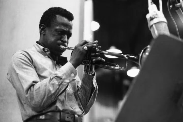 Golnar Khosrowshahi negociou para adquirir a maior parte dos direitos musicais do espólio de Miles Davis, considerado um dos mais influentes músicos do século 20.