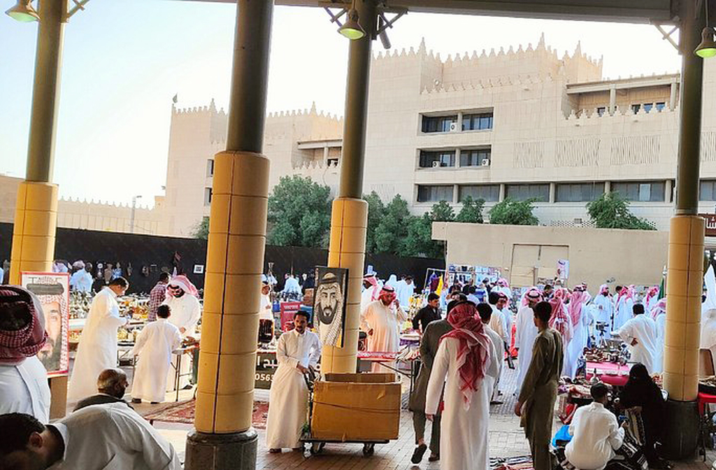 Souk Al Zal – Riad, Arábia Saudita: Especializado em tapetes e antiguidades, é um dos mais tradicionais da capital saudita.