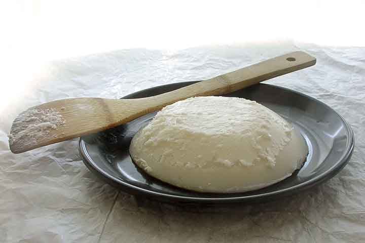 Com o retorno de práticas culinárias tradicionais, a banha de porco volta a ganhar espaço nas cozinhas brasileiras, impulsionada por chefs e consumidores que buscam sabor e alternativas menos processadas que o óleo vegetal industrializado.