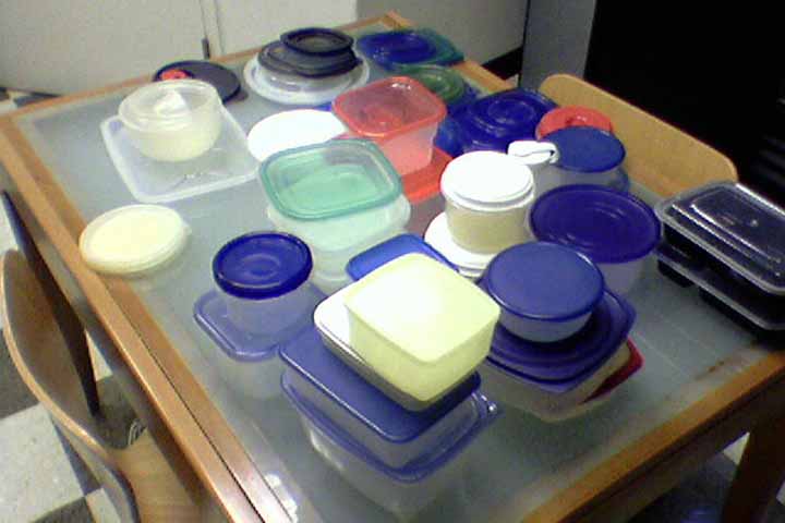 Diante do acúmulo de evidências, diversos países decidiram restringir o uso dessa substância em produtos infantis. 
