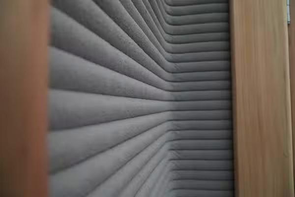 A casa impressa em 3D tem área de 57m² com sala, cozinha, banheiro e dois quartos - ou um quarto e um escritório. 
