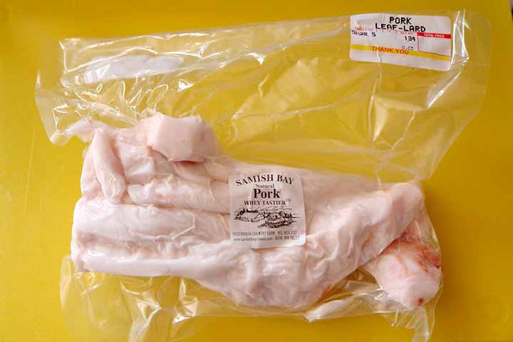 Contém uma mistura de ácidos graxos saturados, cerca de 40%, e insaturados, 60%, predominantemente ácido oleico, o mesmo graxo monoinsaturado saudável encontrado no azeite de oliva.