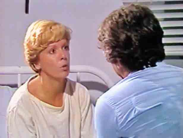 No entanto, no dia 13 de fevereiro de 1980, sem aviso prévio, a Tupi demitiu todo o elenco do departamento de teledramaturgia e encerrou as produções Como Salvar Meu Casamento, Drácula e Maria Nazaré, que seria a próxima obra da emissora.