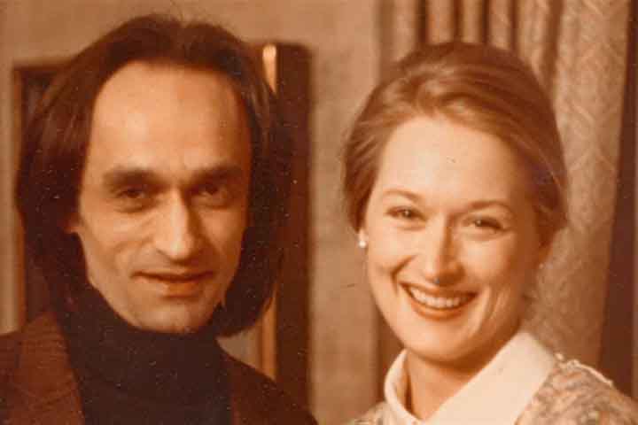 Quase nunca vi uma pessoa [Streep] tão devotada a alguém que está se afastando como John. Vê-la naquele ato de amor por este homem foi avassalador., afirmou Al Pacino.