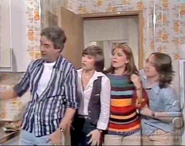 Tudo se transforma quando ele se apaixona por uma mulher mais moça, a bela Branca. Pedro resolve abandonar seu lar para viver com a amante, mas se frustra ao não encontrar em Branca os mesmos valores de Dorinha.