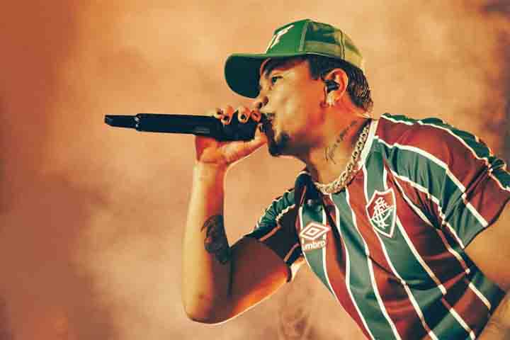 Geizon Carlos da Cruz Fernandes, conhecido artisticamente como Xamã, nasceu no Rio de Janeiro em 30 de outubro de 1989 e se tornou um dos nomes mais conhecidos da música urbana brasileira na última década. 
