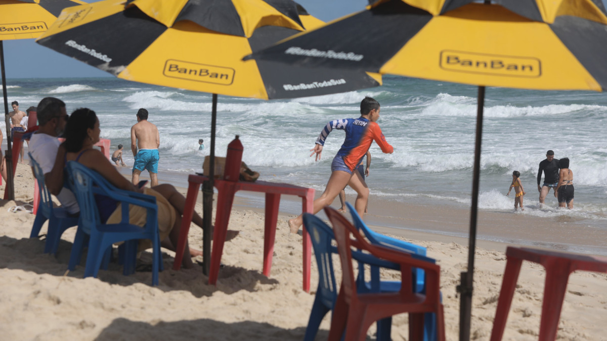 Fortaleza tem oito trechos pr&oacute;prios para banho durante Carnaval.
