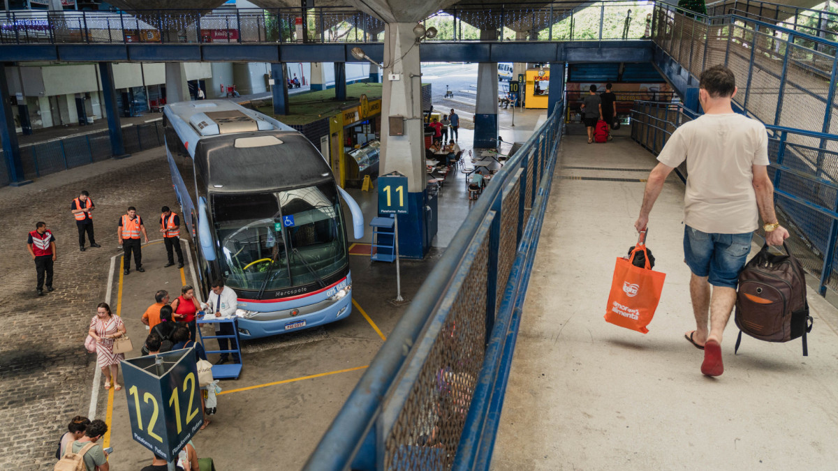 Movimenta&ccedil;&atilde;o na rodov&iacute;aria Engenheiro Jo&atilde;o Thom&eacute;o, em Fortaleza, &eacute; tranquila. (Foto: Fernanda Barros/ O Povo)