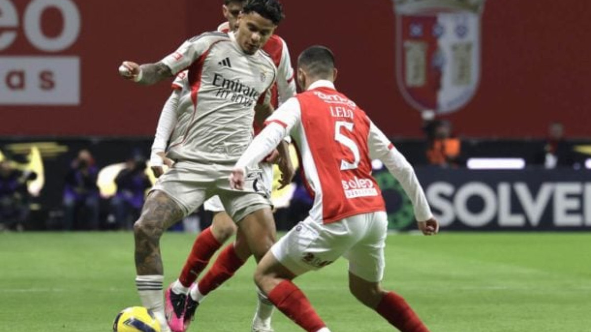 Duelo em Braga termina 2 a 2. Resultado ruim para bracarenses e benfiquistas, que ficam longe dos líderes Porto e Sporting
