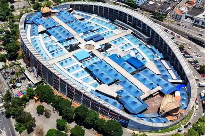 Um dos protagonistas dessas primeiras manifestações foi o cordelista Mestre Azulão, um dos fundadores da feira e autor do livro “A Feira Nordestina, Foi Assim que Começou”, que conta a história do local.
