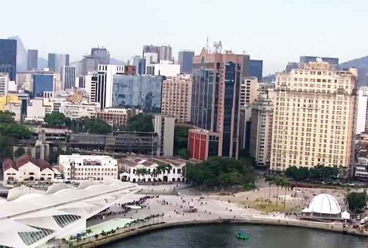 A obra, que tem prazo de 30 meses de duração, inclui um espaço aberto ao público no terraço, um restaurante e um memorial da Rádio Nacional, que teve sua antiga sede no prédio. 
