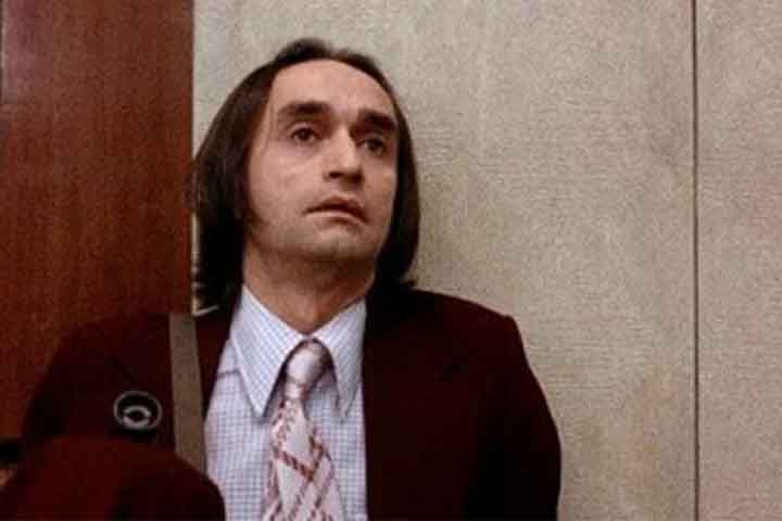 Enquanto alcançava sucesso no cinema, o compromisso de Cazale com o palco continuou. Além de seu trabalho com o Long Wharf Theatre, ele apareceu em várias peças de Israel Horovitz. Medida por Medida, de 1976, e Agamenon, de 1977, foram algumas obras.