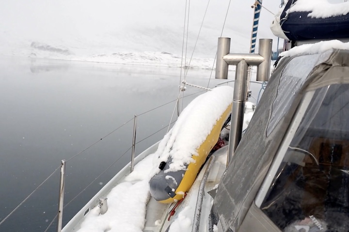 “A velejadora nos leva em uma viagem poética, crua, autêntica. Ela é uma artista completa, comentou Estela Renner, uma das sócias fundadoras da Maria Farinha Filmes.