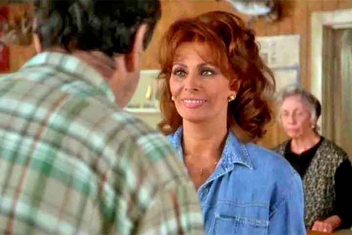 Sophia Loren -Nascida em 20 de setembro de 1934, a  italiana ganhou reconhecimento em 1962, quando recebeu o Oscar de melhor atriz por sua atuação no filme Duas Mulheres, que também lhe rendeu o BAFTA e no Festival de Cannes. Sua carreira atingiu o auge em 1964, no filme A Queda do Império Romano.