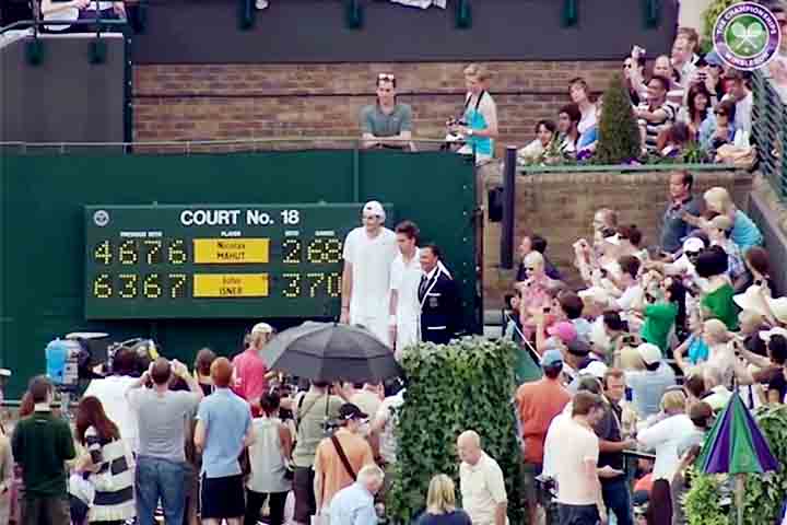 Ã Ã©poca, o Torneio de Wimbledon nÃ£o previa a disputa de um tie-break. Assim, quando o quinto set marcava 5 a 5 sÃ³ haveria um vencedor quando um dos tenistas abrisse dois games de vantagem.
