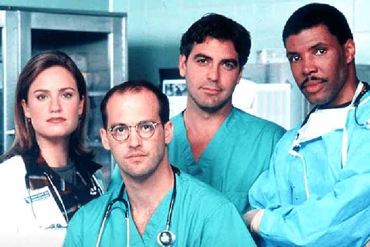 Sua jornada artística começou com pequenas participações em séries de televisão na década de 1980, mas foi em 1994 que Clooney conquistou reconhecimento mundial ao interpretar o carismático Dr. Doug Ross na série “Plantão Médico”.
