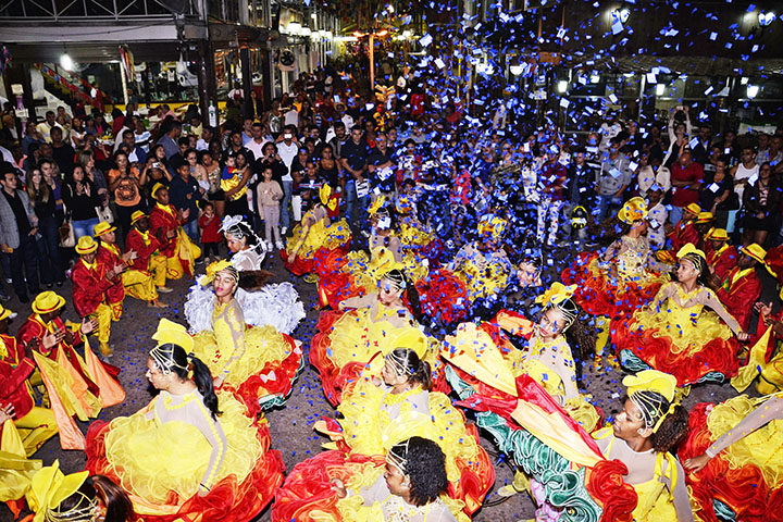 No mês de junho, por exemplo, as atividades são dedicadas às festas de São João, que divide com o Carnaval o posto de duas das maiores celebrações culturais brasileiras.
