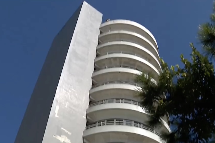 Com 11 andares cilíndricos, o prédio foi projetado pelo arquiteto Bruno de Franco e construído pela Moro Construções Civis Ltda.