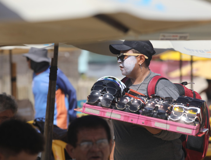 FORTALEZA, CEARÁ, BRASIL,28.12.2025: Movimentação nas barracas da Praia do Futuro.  (foto: Fabio Lima/OPOVO).