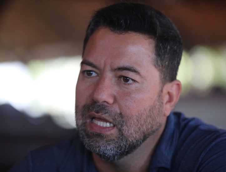 FORTALEZA, CEARÁ, BRASIL,28.12.2025: Ivan Assunção, presidente da associação de barracas da praia do futuro. Movimentação nas barracas da Praia do Futuro.  (foto: Fabio Lima/OPOVO).