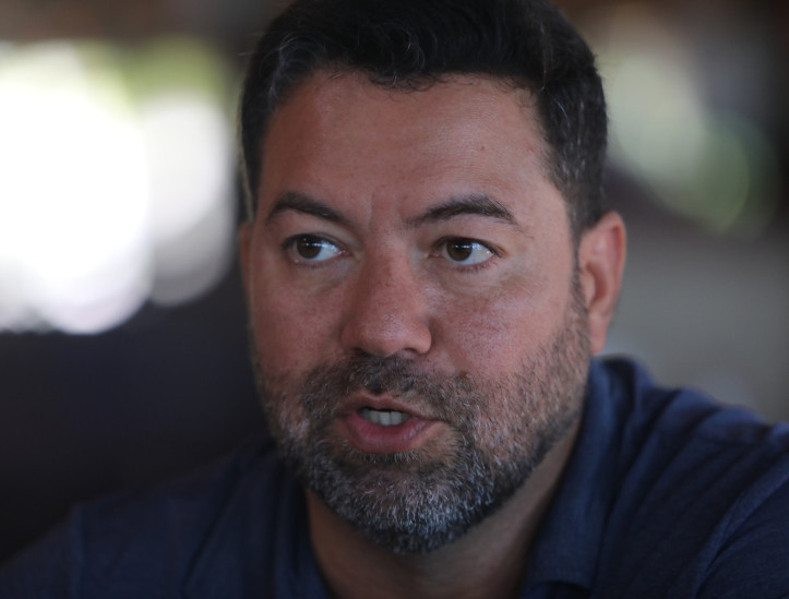 FORTALEZA, CEARÁ, BRASIL,28.12.2025: Ivan Assunção, presidente da associação de barracas da praia do futuro. Movimentação nas barracas da Praia do Futuro.  (foto: Fabio Lima/OPOVO).