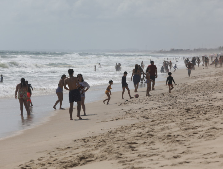 FORTALEZA, CEARÁ, BRASIL,28.12.2025: Movimentação nas barracas da Praia do Futuro.  (foto: Fabio Lima/OPOVO).