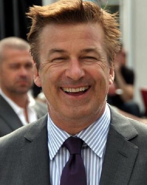 Alec Baldwin – conhecido por sua militância junto à PETA (Pessoas pelo Tratamento Ético dos Animais). Narrou documentários como “Meet Your Meat”, que denuncia a indústria da carne, além de participar de vídeos contra o abuso animal e defender o fim do uso de animais em espetáculos, como o “Christmas Spectacular” do Radio City Music Hall. 
