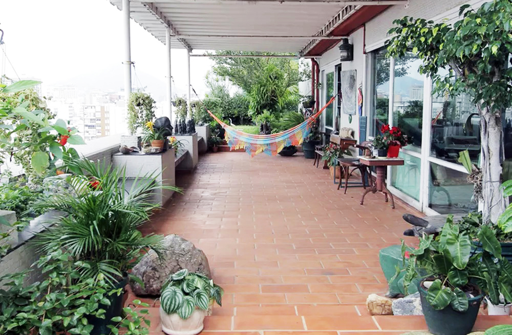 Casa de Rubem Braga (Rio de Janeiro, RJ): O apartamento de cobertura onde viveu Rubem Braga é hoje um espaço cultural que celebra a crônica brasileira. O local mantém objetos pessoais, livros e fotos que revelam sua visão poética do cotidiano.