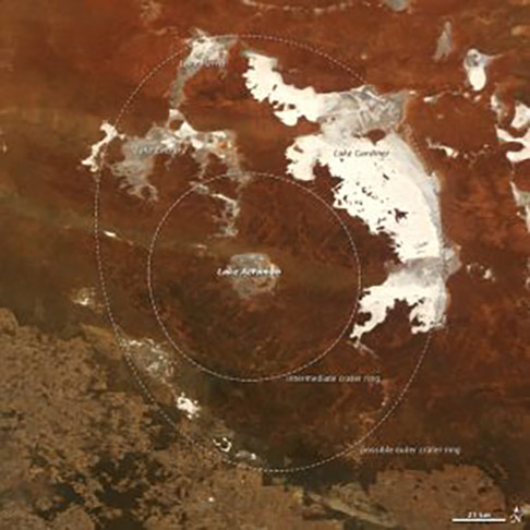 South Australia (Austrália) - A Cratera de Acraman, formada há 580 milhões de anos, tem 90 km de diâmetro com trechos erodidos que misturam lago e deserto, com diferentes elevações. 