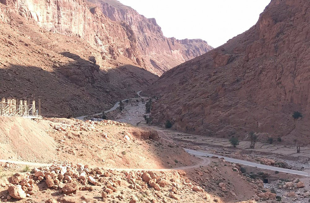 Cada ângulo da Garganta de Todra rende imagens espetaculares, especialmente ao amanhecer e entardecer. Fotógrafos profissionais e amadores encontram ali um cenário inesgotável. A luz, as texturas e os reflexos criam composições naturais únicas.