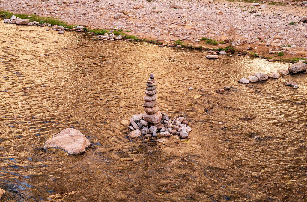 Muitos visitantes relatam uma sensação de paz e conexão profunda ao caminhar entre os desfiladeiros. O silêncio e a grandiosidade despertam reflexões interiores. É um lugar que convida à contemplação e ao reencontro consigo mesmo.
