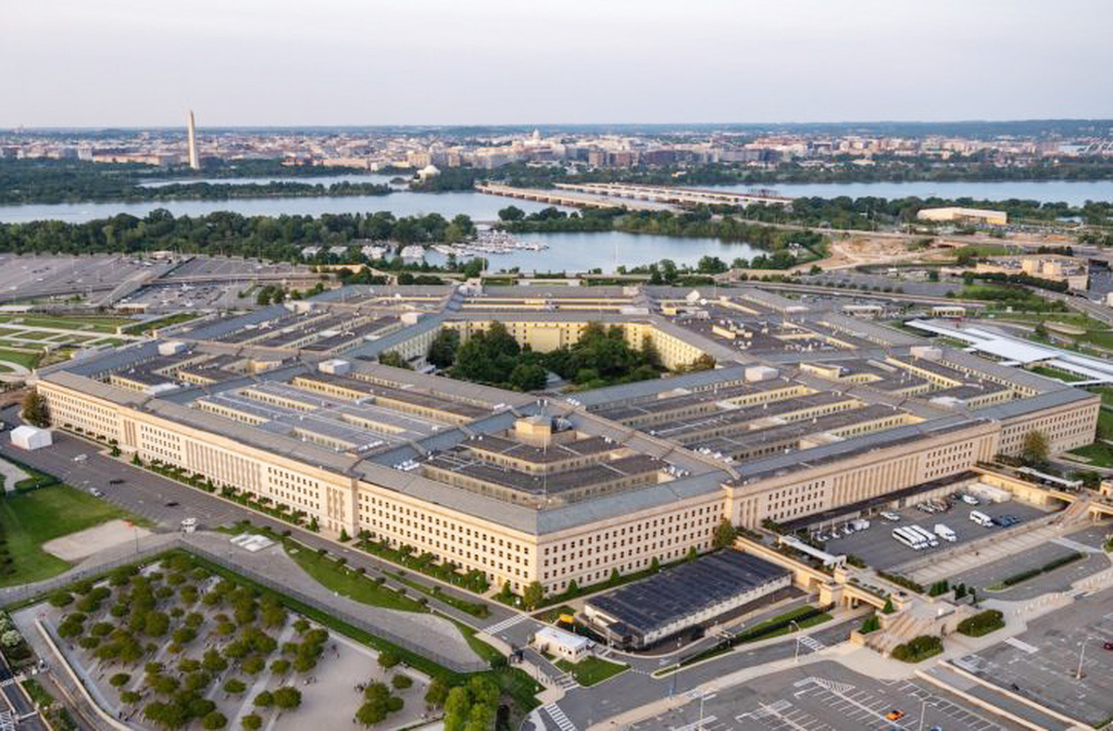 É três vezes maior que o Pentágono, quatro vezes o Vaticano e dez vezes mais espaçoso que o shopping de Dubai.