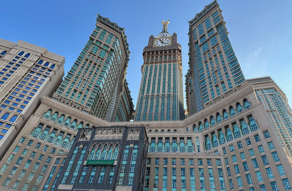 Em área útil, supera o Terminal 3 do Aeroporto de Dubai e o conjunto de torres da Abraj Al-Bait, na Arábia Saudita.