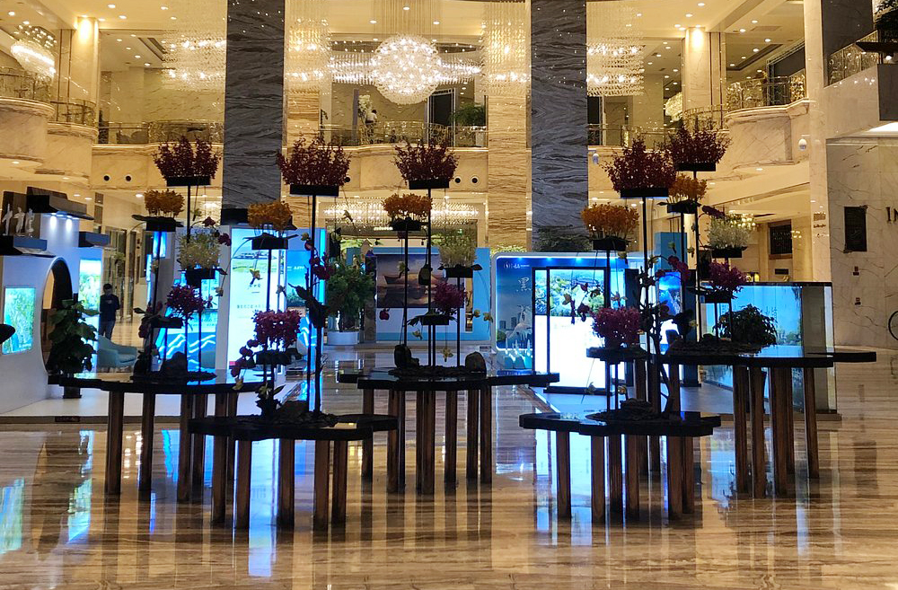 O projeto representa um novo paradigma urbano: megablocos climatizados, autossuficientes e tecnologicamente controlados.