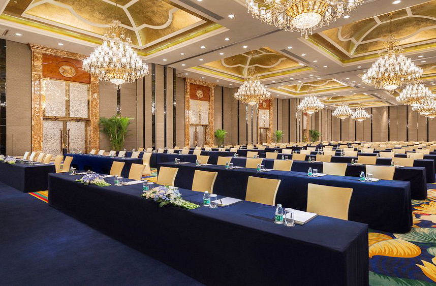 Cinemas modernos, resorts, centros de convenÃ§Ãµes e Ã¡reas de lazer fazem parte da experiÃªncia imersiva oferecida aos visitantes.