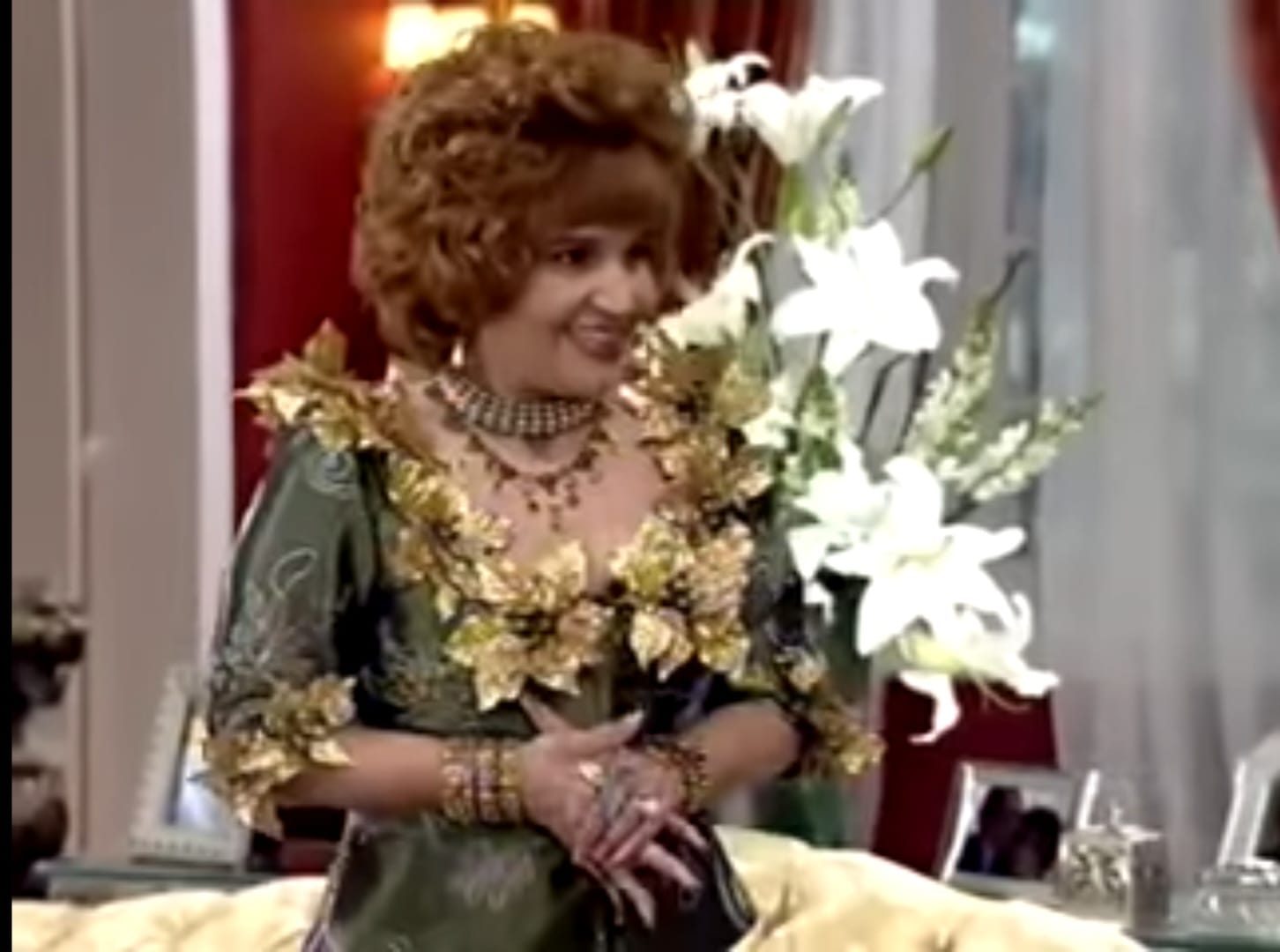 De 1999 a 2003, integrou o elenco do humorístico “Zorra Total”, no qual se destacou com as personagens Ofélia, conhecida pelo bordão “Você sabe que eu só abro a boca quando tenho certeza!”, Thalía, famosa pela frase “Eu vou beijar… muuuuuuito!”, e Mary, que dizia “Tem gente que não acredita na realidade.”
