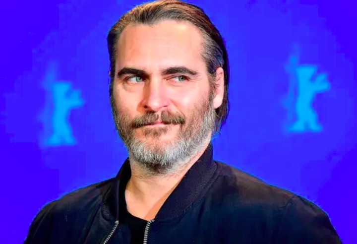 Após discursos marcantes no Oscar sobre o sofrimento na indústria, Joaquin defende que todos os seres vivos merecem existir livres de dor.
