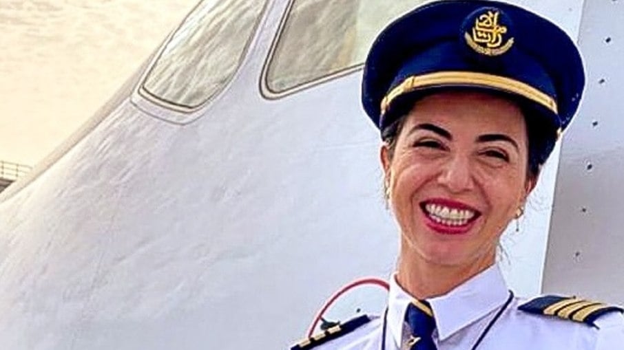 Karina Buchalla Lutkus entrou para a história ao se tornar a primeira mulher brasileira a comandar oficialmente um Airbus A380, o maior avião de passageiros do mundo. A conquista foi confirmada pela Associação das Mulheres Aviadoras do Brasil, que celebrou.
