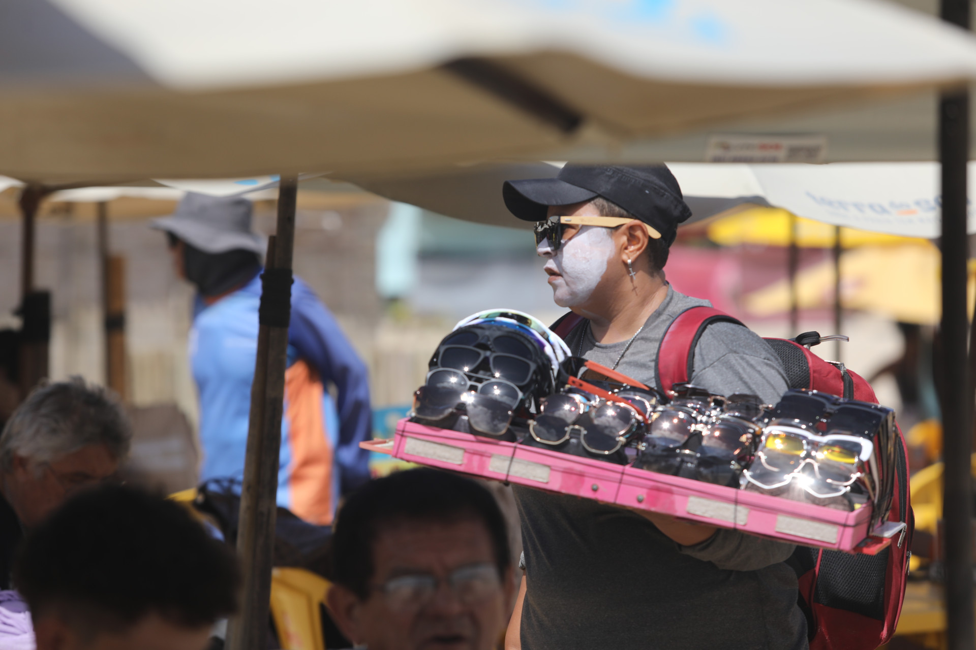 (Foto: FÁBIO LIMA)FORTALEZA, CEARÁ, BRASIL,28.12.2025: Movimentação nas barracas da Praia do Futuro.  (foto: Fabio Lima/OPOVO).