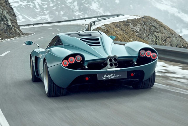 O Pagani Codalunga é conhecido por sua cauda longa, que visa diminuir a resistência do ar e realçar a elegância do design.