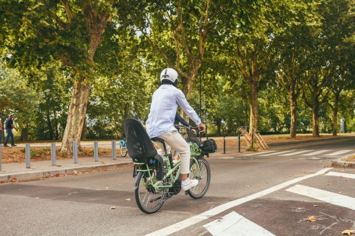 Paralelamente, Paris vem investindo cada vez mais em transporte público e ciclovias — que já somam mais de 80 km pela cidade. 